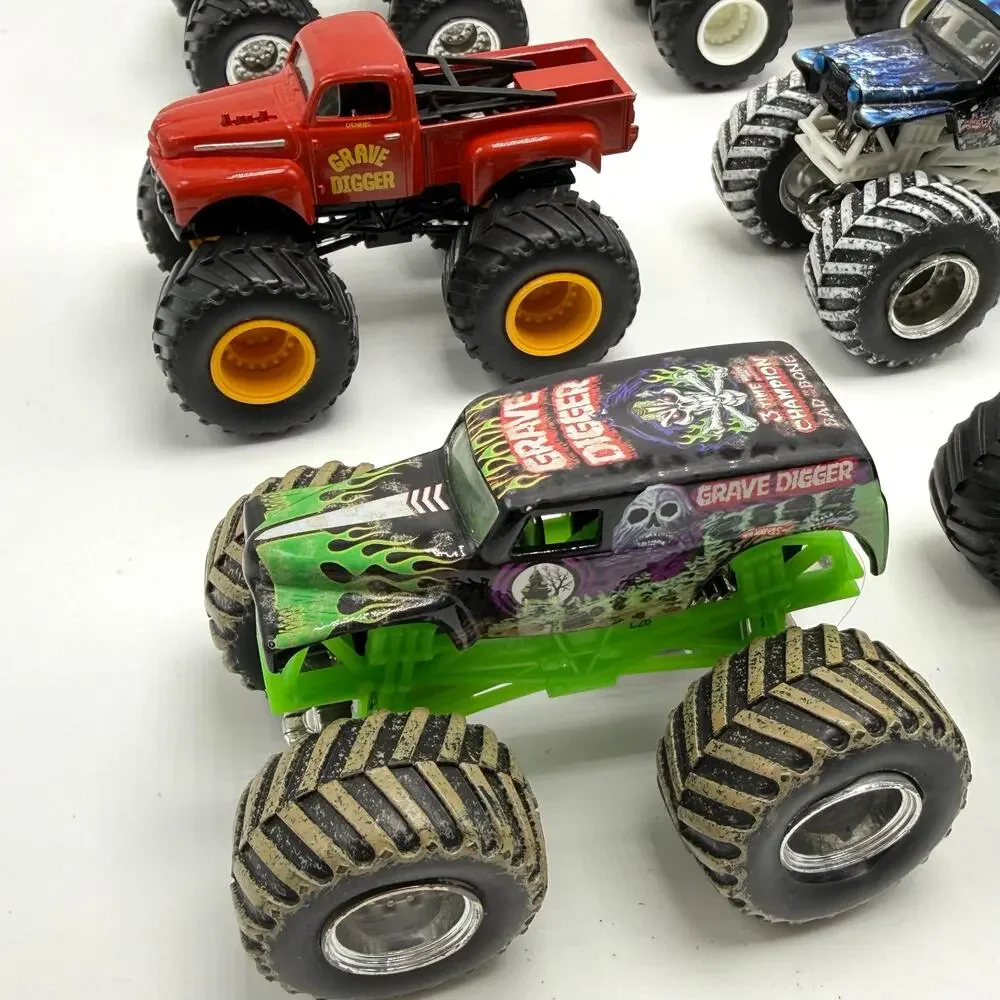 Lot of 9 Hot Wheels Monster Jam Monster Trucks Grave Digger Medusa 1:64 Die Cast